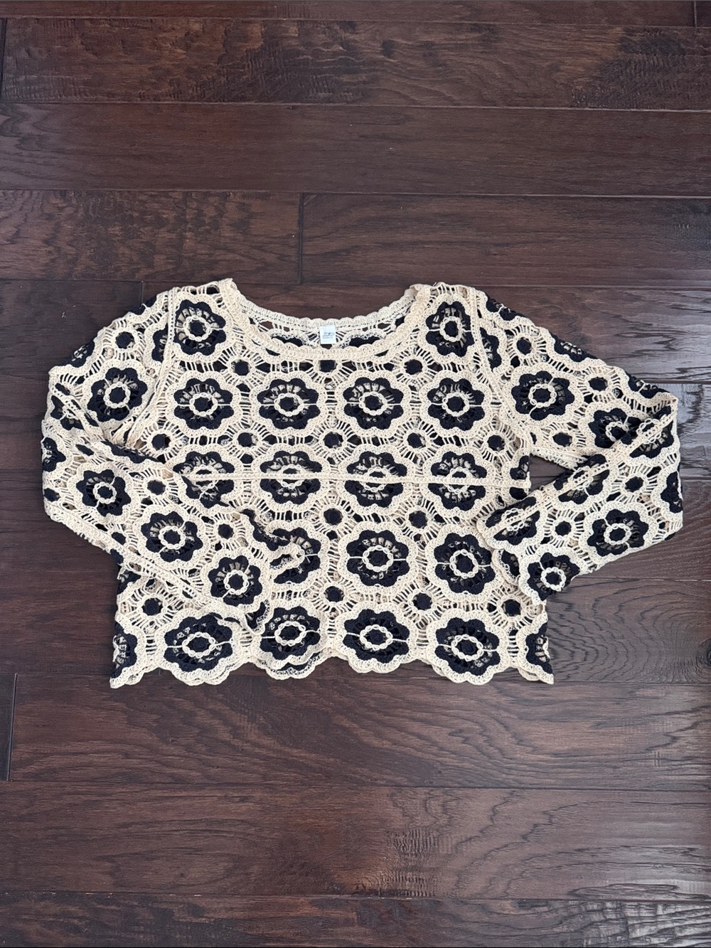 Crochet Floral Long-Sleeve Top - Black & Cream